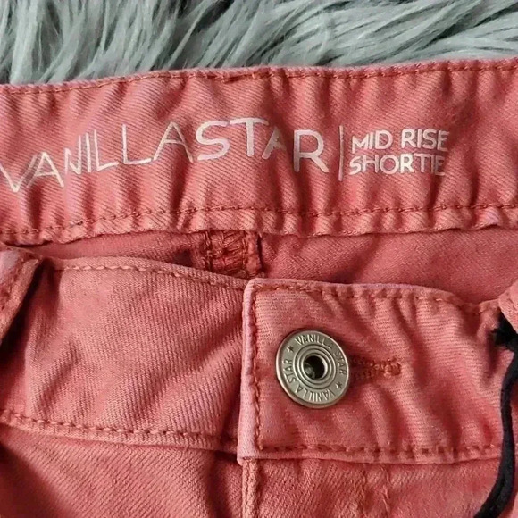 Mid-rise shorts - Picture 2 of 8